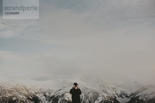 Fotograf auf schneebedecktem Berg  Abbotsford  Kanada