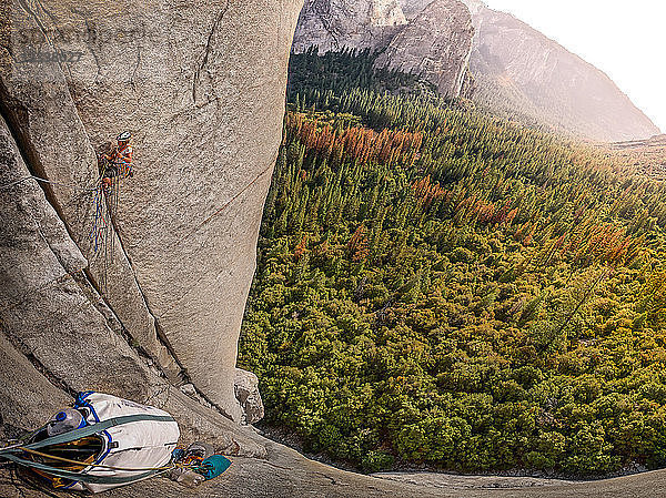 Felskletterer am El Capitan  Draufsicht  Yosemite Valley  Kalifornien  Vereinigte Staaten