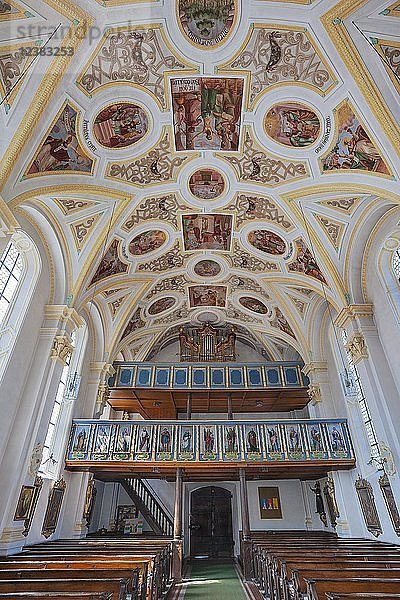 Orgelempore  Deckenfresken  Pfarrkirche St. Andreas im Leitzachtal  Elbach bei Fischbachau  Oberbayern  Bayern  Deutschland  Europa