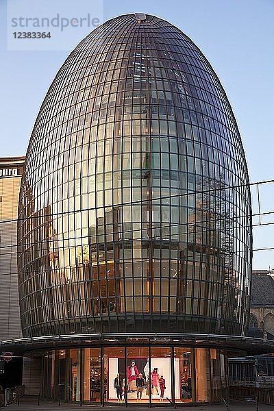 Ovale Architektur  Bürogebäude Peek & Cloppenburg  Schildergasse  Köln  Rheinland  Nordrhein-Westfalen  Deutschland  Europa