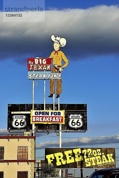 Werbeschild für Restaurant  Big Texan Steakhouse  Route 66  Amarillo  Texas  USA  Nordamerika