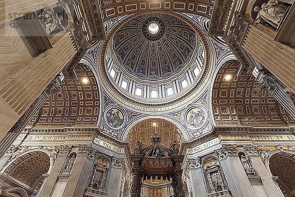 Innenraum  Kuppel  Petersdom  Basilika di San Pietro  Vatikan  Rom  Latium  Italien  Europa