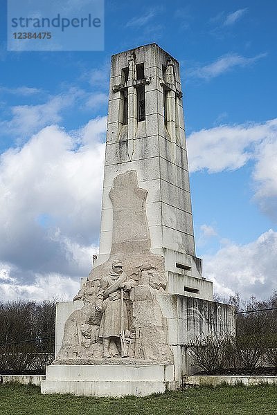 Vauquois-Hügel  französisches Denkmal mit Skulptur  Erster Weltkrieg  bei Verdun  Vauquois  Grand Est  Frankreich  Europa