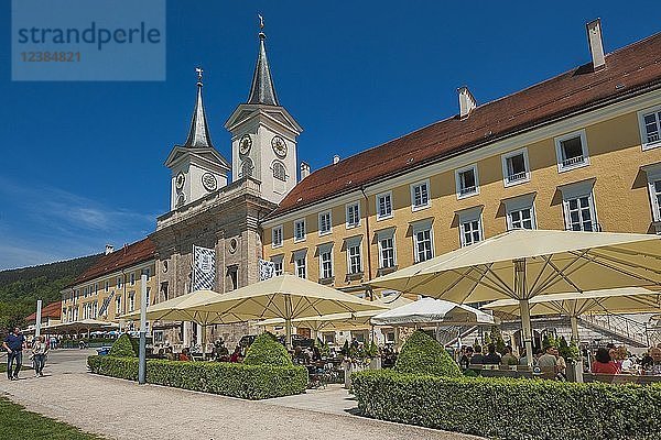 Restaurant  Terrasse der Schlossbrennerei  Kloster Tegernsee  Tegernsee  Oberbayern  Bayern  Deutschland  Europa