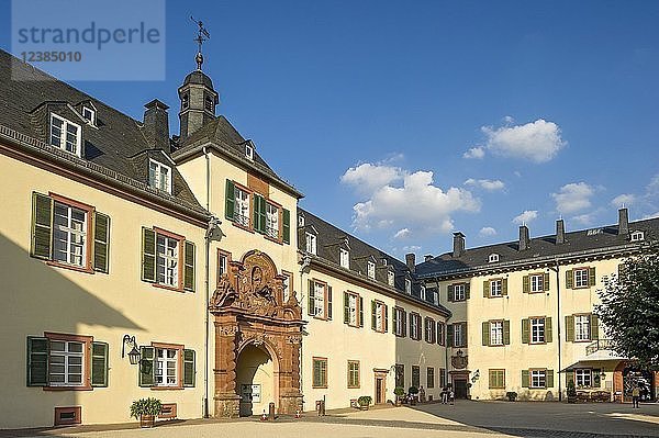 Landgrafenschloss und barockes Obertor  Bad Homburg vor der Höhe  Hessen  Deutschland  Europa