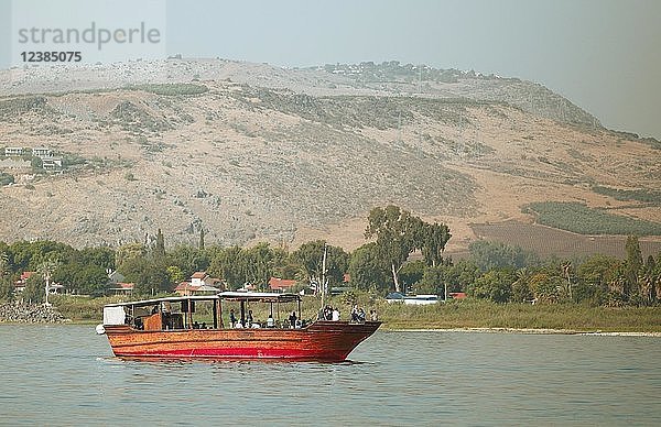 Boot für Touristen auf dem Tiberias-See  Galiläa  Israel  Asien