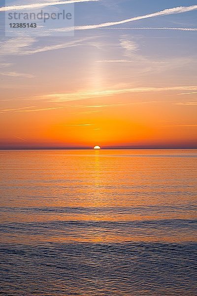 Sonnenuntergang über der Ostsee  Insel Hiddensee  Mecklenburg Vorpommern  Deutschland  Europa