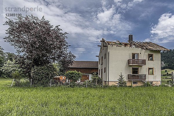 Ein Haus wird abgerissen  Blatten  Malters  Luzern  Schweiz  Europa