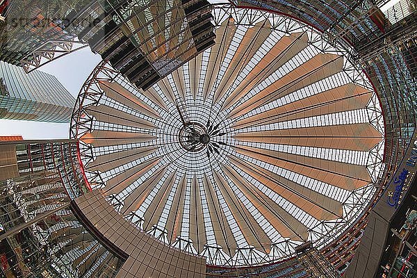 Beleuchtete Kuppel  Dach des Sony-Centers  Potsdamer Platz  Berlin-Mitte  Berlin  Deutschland  Europa