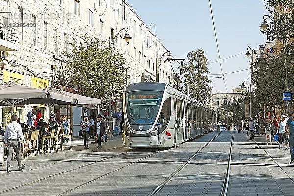 Neue Straßenbahn  Light Rail Transit  in der Jaffa-Straße  Jerusalem  Israel  Asien