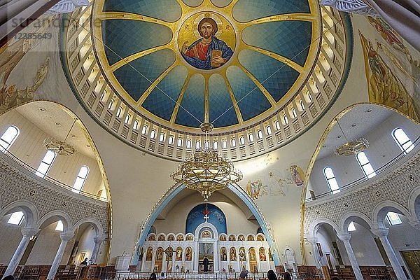 Innenansicht mit Kuppel  Orthodoxe Auferstehungskathedrale  Kathedrale der Auferstehung Christi  Katedralja e Ringjalljës së Krishtit  Tirana  Albanien  Europa