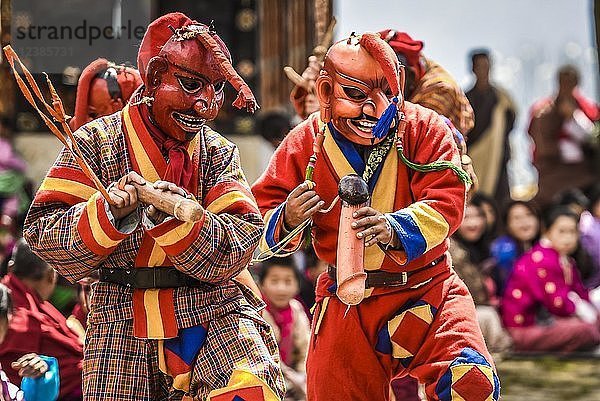Narren  Gaukler mit Phallussymbol beim Maskentanz  religiöses Tsechu-Klosterfest  Gasa-Distrikt Tshechu Festival  Gasa  Himalaya-Region  Königreich Bhutan