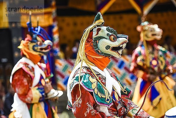 Tänzerin beim Maskentanz  religiöses Tsechu-Klosterfest  Gasa-Distrikt Distrikt-Tsechu-Festival  Gasa  Himalaya-Region  Königreich Bhutan