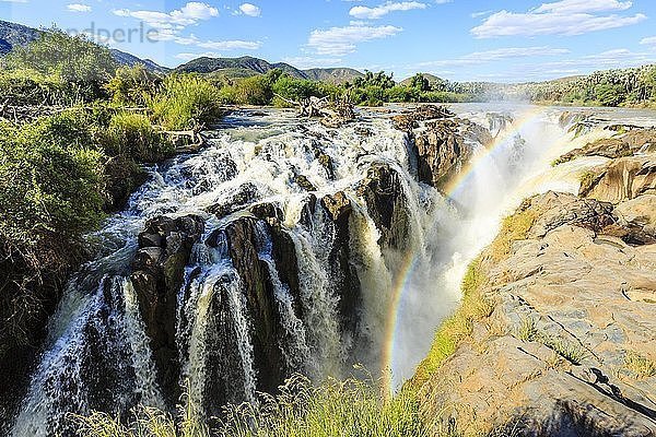 Regenbogen über Wasserfall  Epupa Falls  Kunene-Region  Kaokoveld  Namibia  Afrika