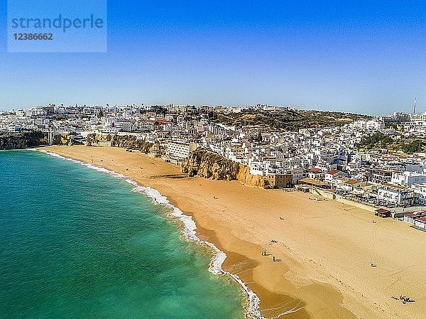 Luftaufnahme von Fishermen Beach  Albufeira  Algarve  Portugal  Europa