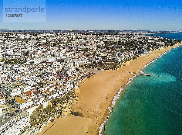Luftaufnahme von Fishermen Beach  Albufeira  Algarve  Portugal  Europa