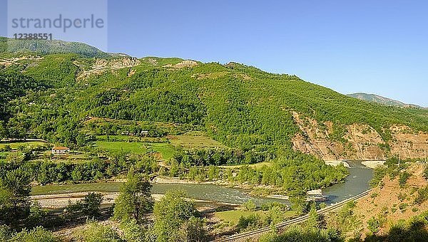 Fluss Shkumbini  Shkumbin-Tal bei Librazhd  Region Elbazan  Albanien  Europa