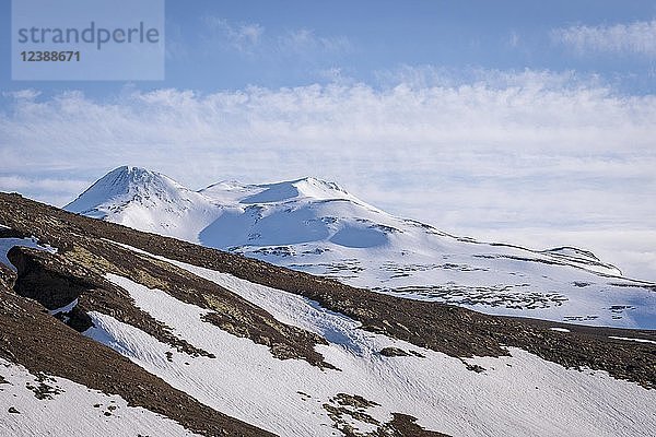 Schneebedeckter Vulkan  Hvalfjarðarsveit  Vesturland  Island  Europa