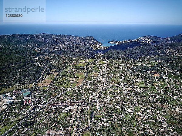 Straße von Sóller nach Port de Sóller  Sóller  Serra de Tramuntana  Mallorca  Balearische Inseln  Mittelmeer  Spanien  Europa