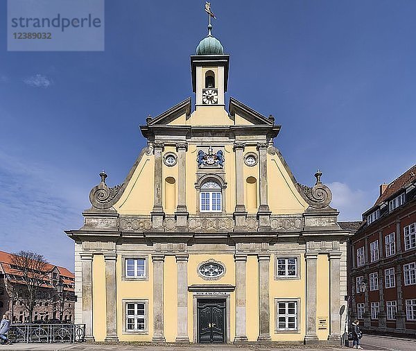 Barocke Fassade des alten Kaufhauses von 1745  Lüneburg  Niedersachsen  Deutschland  Europa