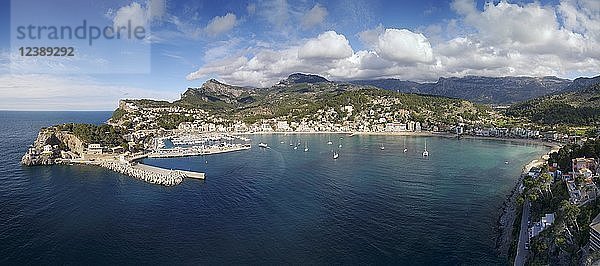 Bucht  Naturhafen  Port de Sóller  Serra de Tramuntana  Mallorca  Balearische Inseln  Spanien  Europa