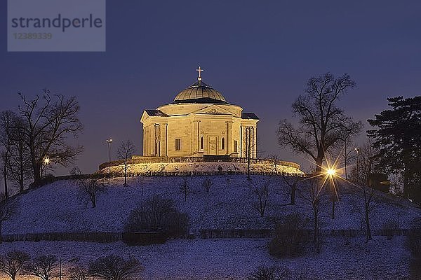 Grabkapelle im Winter  Nachtansicht  Rotenberg  Stuttgart  Baden-Württemberg  Deutschland  Europa