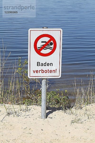 Schild Baden verboten ! an einem See  Deutschland  Europa