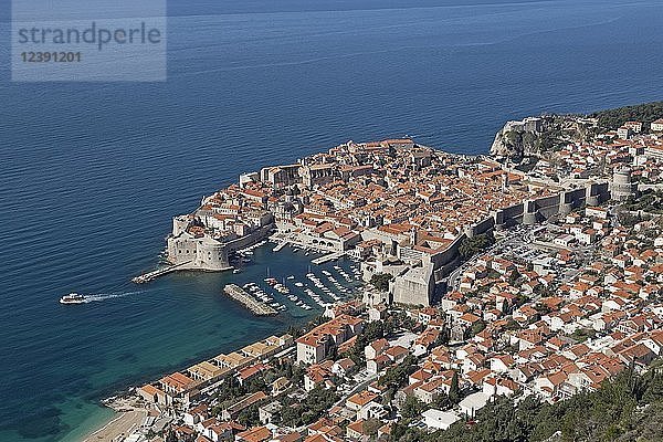 Blick auf die Altstadt  Dubrovnik  Kroatien  Europa