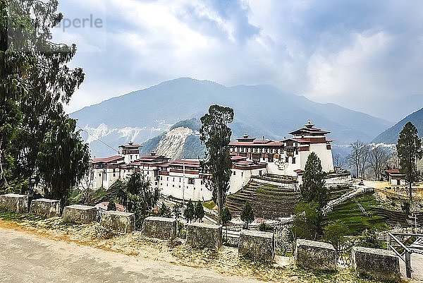 Größte Klosterfestung  Trongsa Dzong  Trongsa  Himalaya-Region  Bhutan  Asien