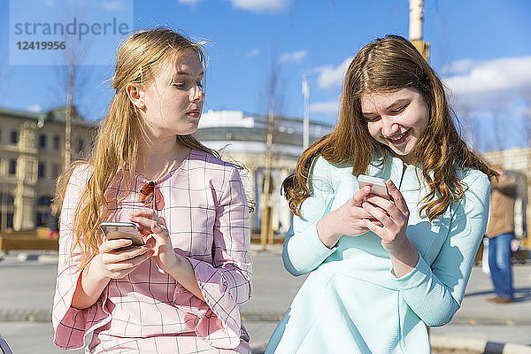 Russia  Moscow  teenage girls with smartphones