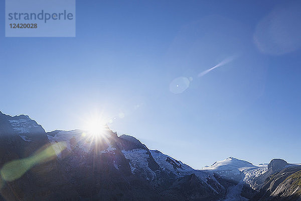 Austria  Carinthia  sundown  last sunbeams of the day at Grossglockner peak  on right Pasterze glacier and Johannisberg  High Tauern National Park