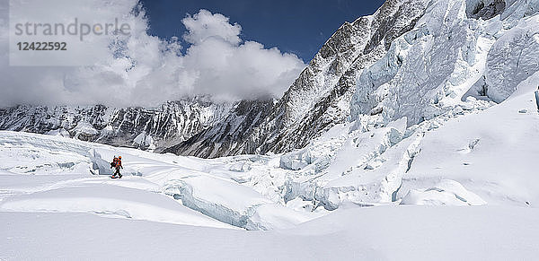 Nepal  Solo Khumbu  Everest  Sagamartha National Park  Mountaineer at Western Cwm