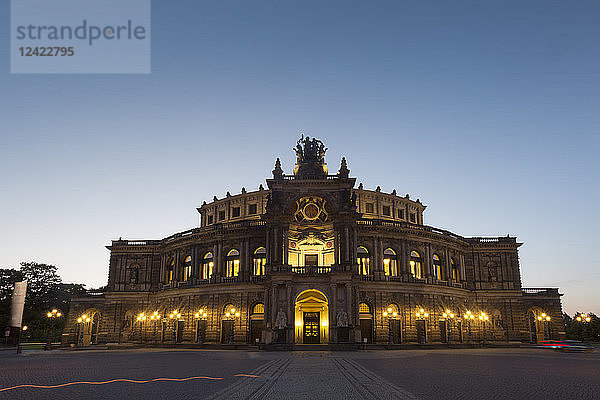 Germany  Dresden  view to Semperoper at blue hour