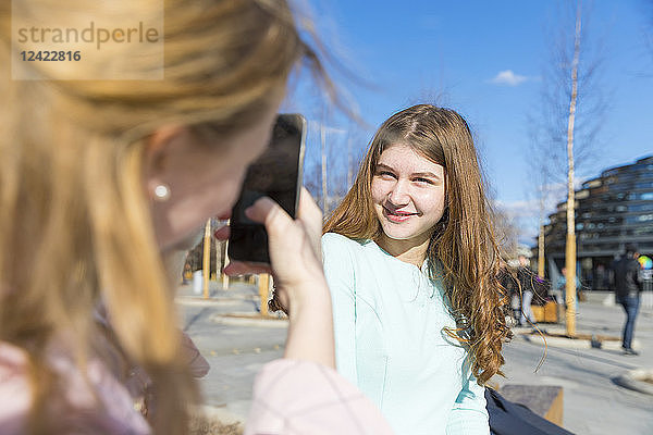 Russia  Moscow  teenage girls taking pictures of each other in the city