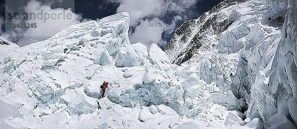 Nepal  Solo Khumbu  Everest  Sagamartha National Park  Mountaineer climbing in the ice