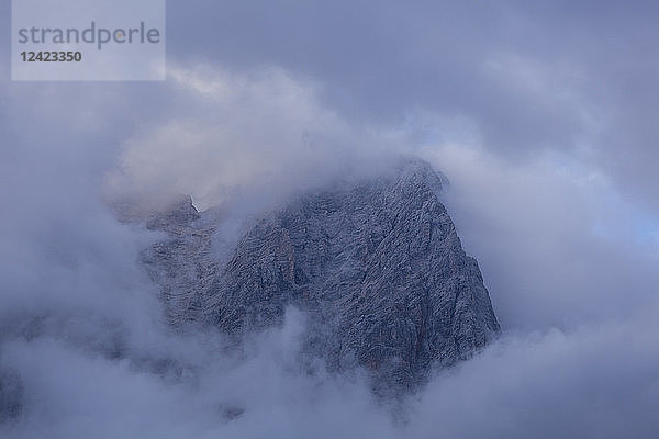 Austria  Tyrol  Wetterstein Mountains  Zugspitze Massif  Wetterspitzen and clouds