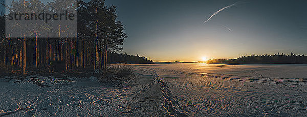Sweden  Sodermanland  frozen lake Navsjon in winter at sunset