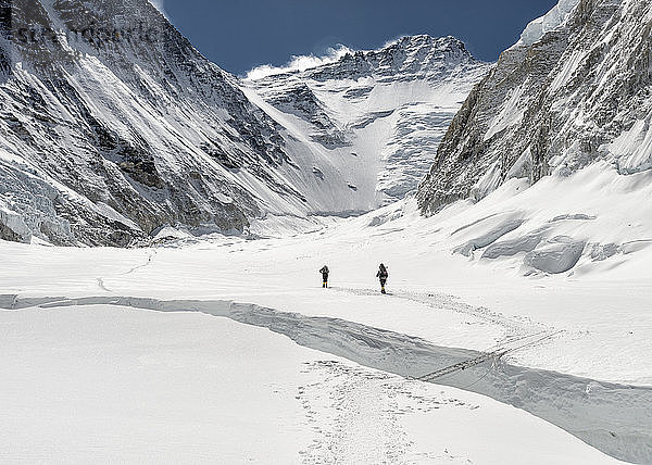 Nepal  Solo Khumbu  Everest  Sagamartha National Park  Mountaineers at Western Cwm