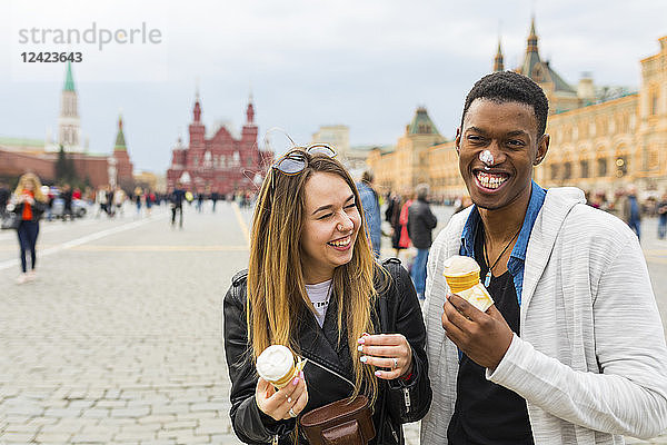 Russia  Moscow  couple eating icecream in the city