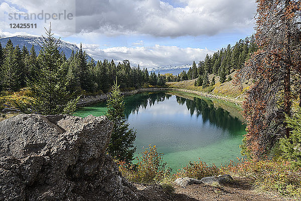 Kanada  Alberta  Jasper  Blick auf einen See im Tal der fünf Seen