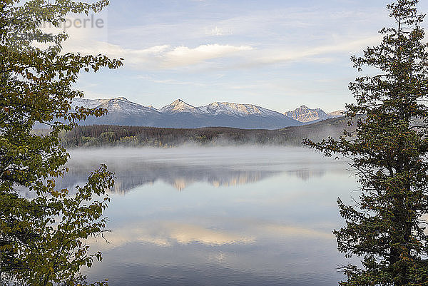 Kanada  Alberta  Jasper  Berglandschaft und Patricia Lake im Jasper National Park