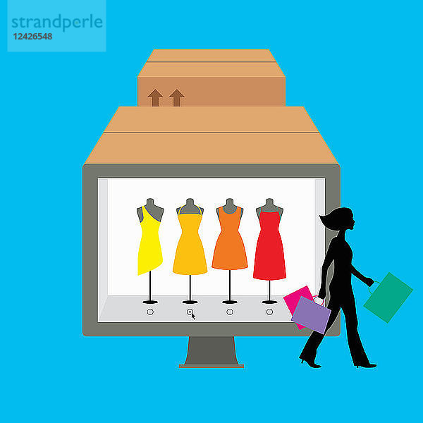 Frau mit Einkaufstüten  die an einem Bildschirm vorbeigeht