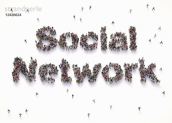 Draufsicht auf Menschen  die das Wort soziales Netzwerk bilden.