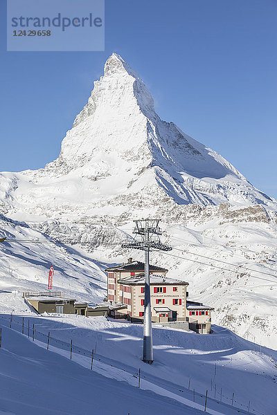 Schneebedeckter Matterhorngipfel  Zermatt  Kanton Wallis  Schweiz