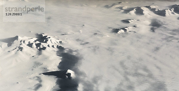 Luftaufnahme einer kargen Landschaft in Jakutsk  Republik Sacha  Sibirien  Russland
