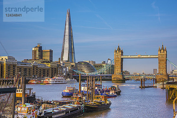 Tower Bridge über die Themse und The Shard  London  England  Vereinigtes Königreich  Europa