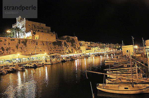 Ciutadella bei Nacht  Menorca  Balearische Inseln  Spanien  Mittelmeer  Europa