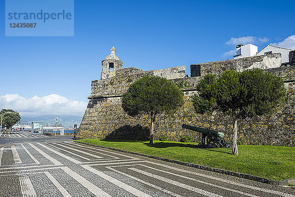 Schloss von St. Blaise  die historische Stadt Ponta Delgada  Insel Sao Miguel  Azoren  Portugal  Atlantik  Europa