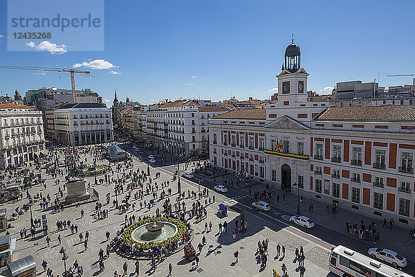 Erhöhte Ansicht der Real Casa de Correos und der Puerta del Sol  Madrid  Spanien  Europa