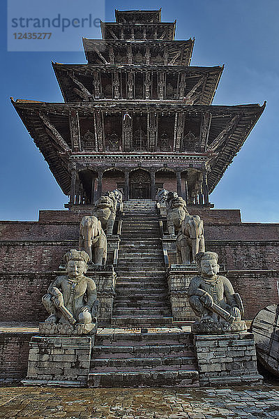 Nyatapola Siddhi Lakshmi-Tempel (Ngatapola-Tempel)  Taumadhi Tole Square  UNESCO-Weltkulturerbe  Bhaktapur  Nepal  Asien